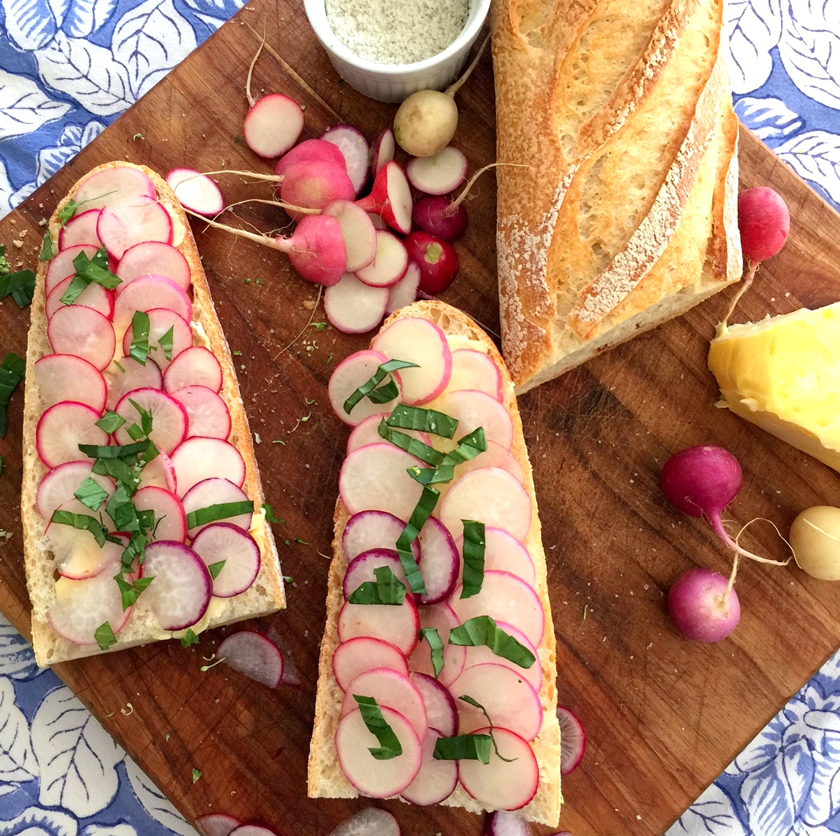 A Spring Snack: Radishes, Baguette & Butter
