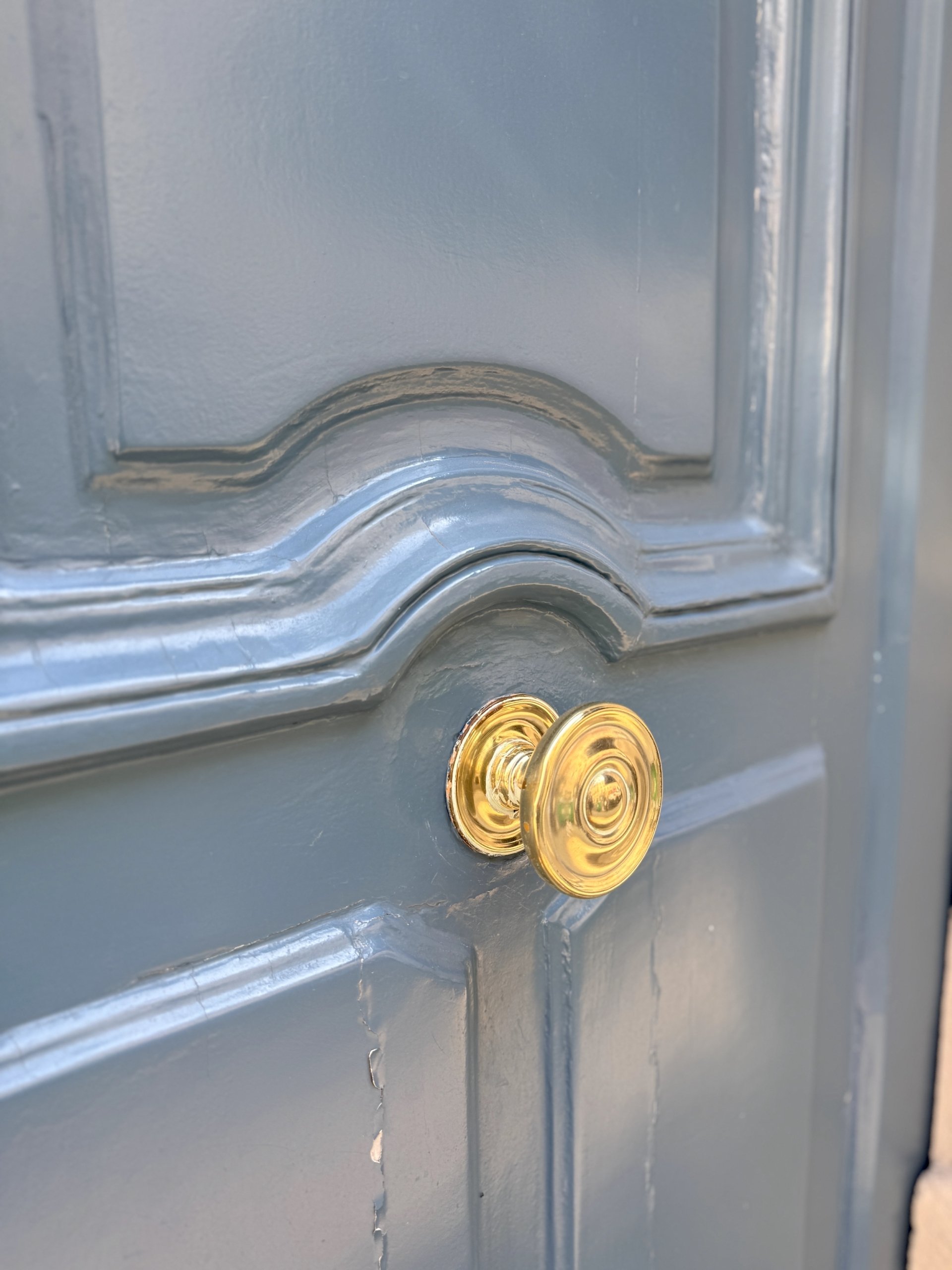 Bluedoorknobparisverticalgoldknob