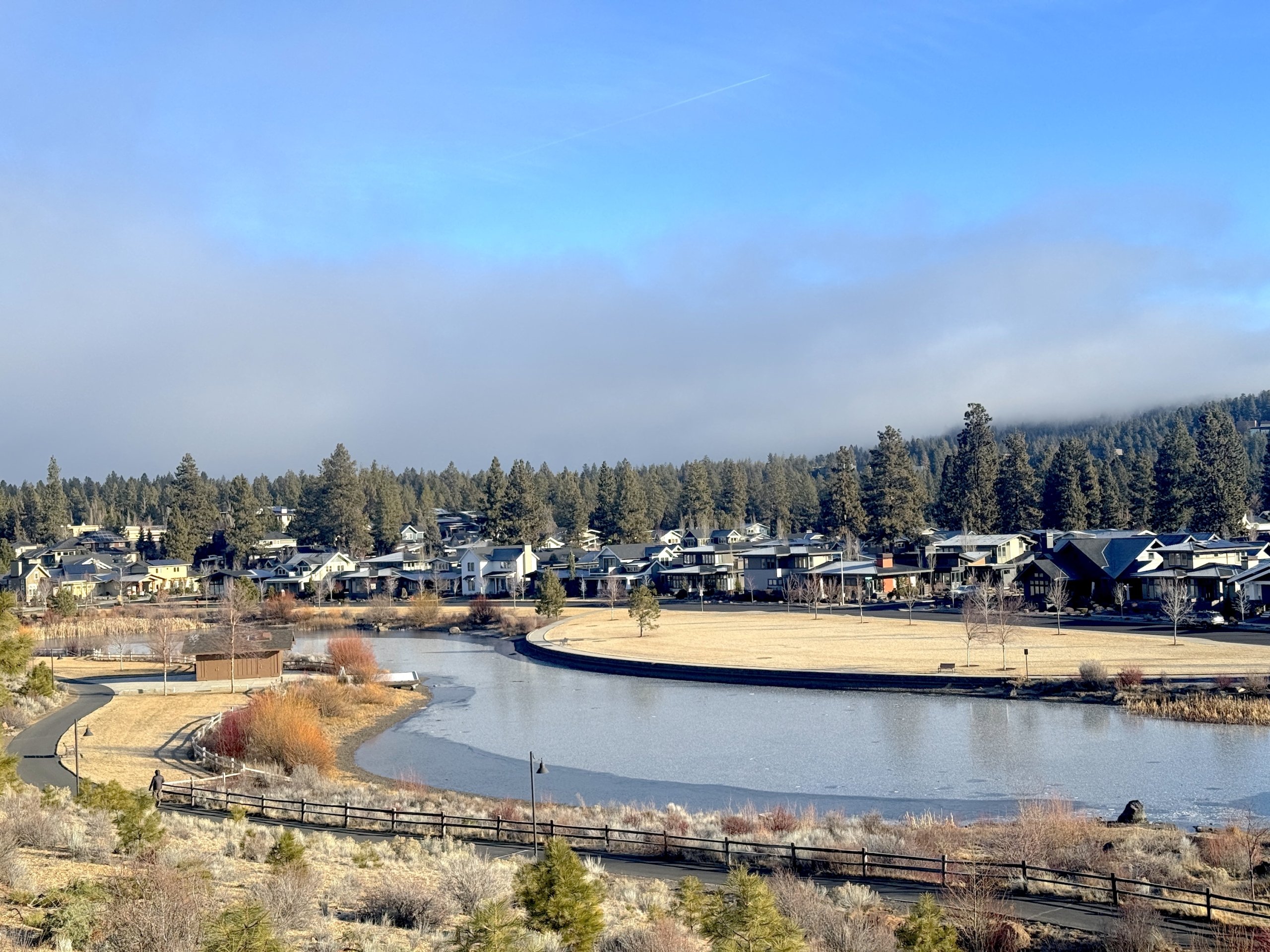 Neighborhoodpondtrailsky