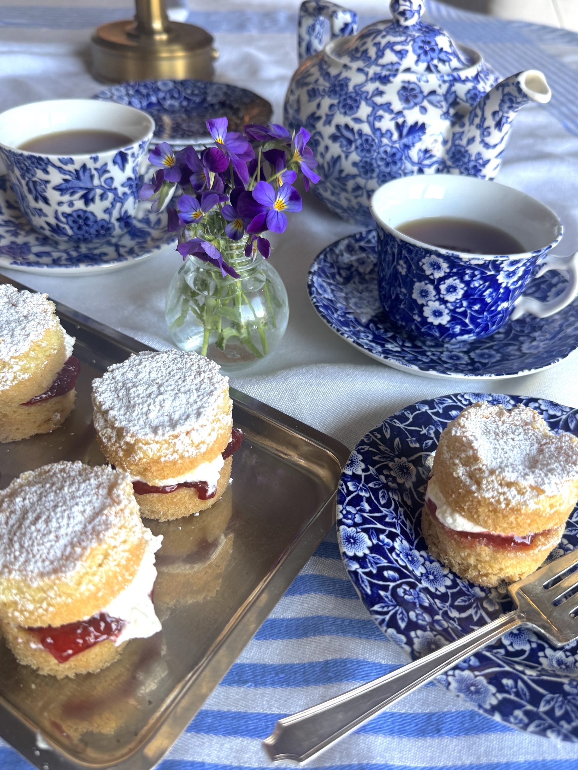 Violetscenterverticalfullbestteacups