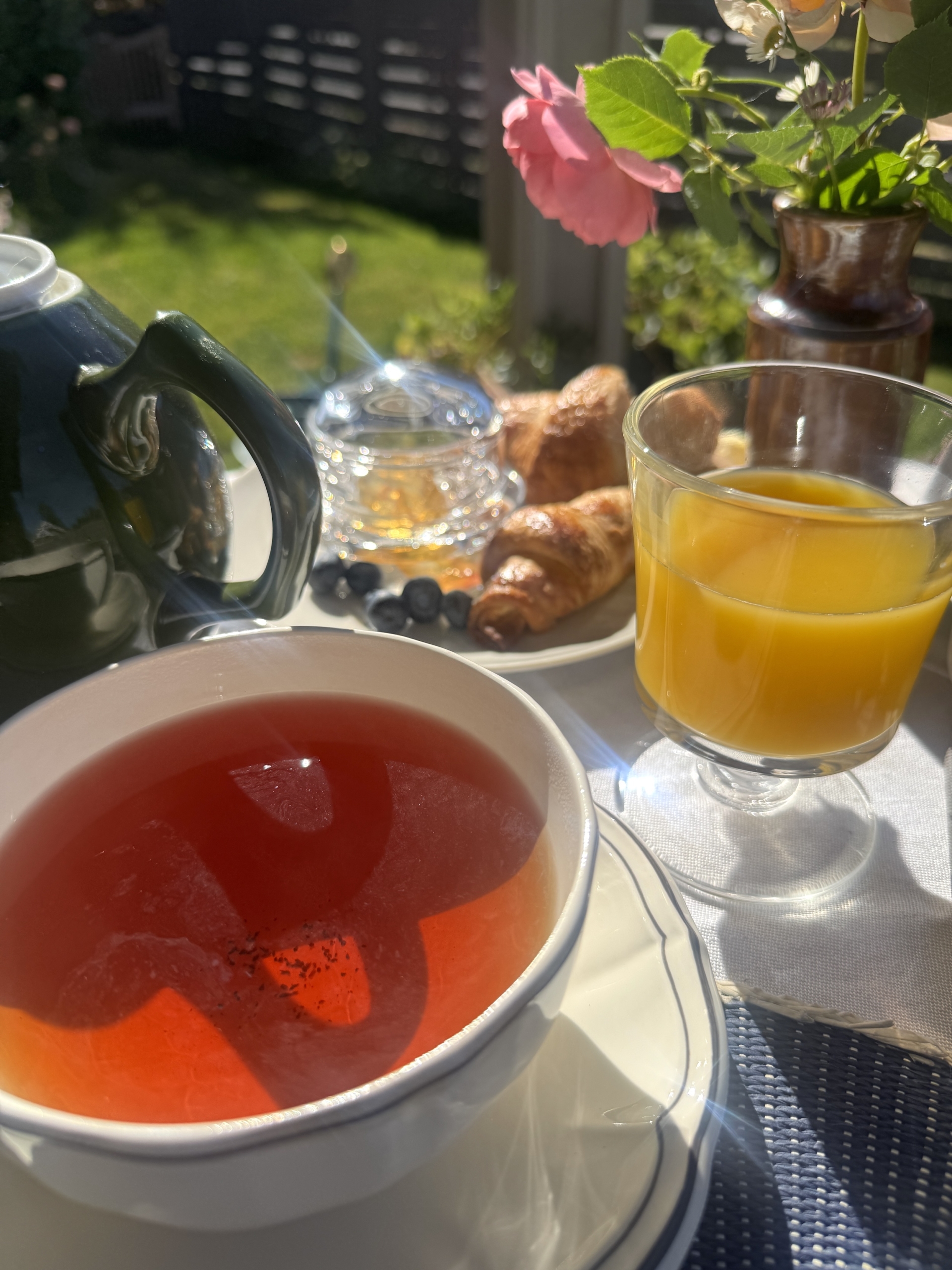 Breakfastporchteacupcroissants
